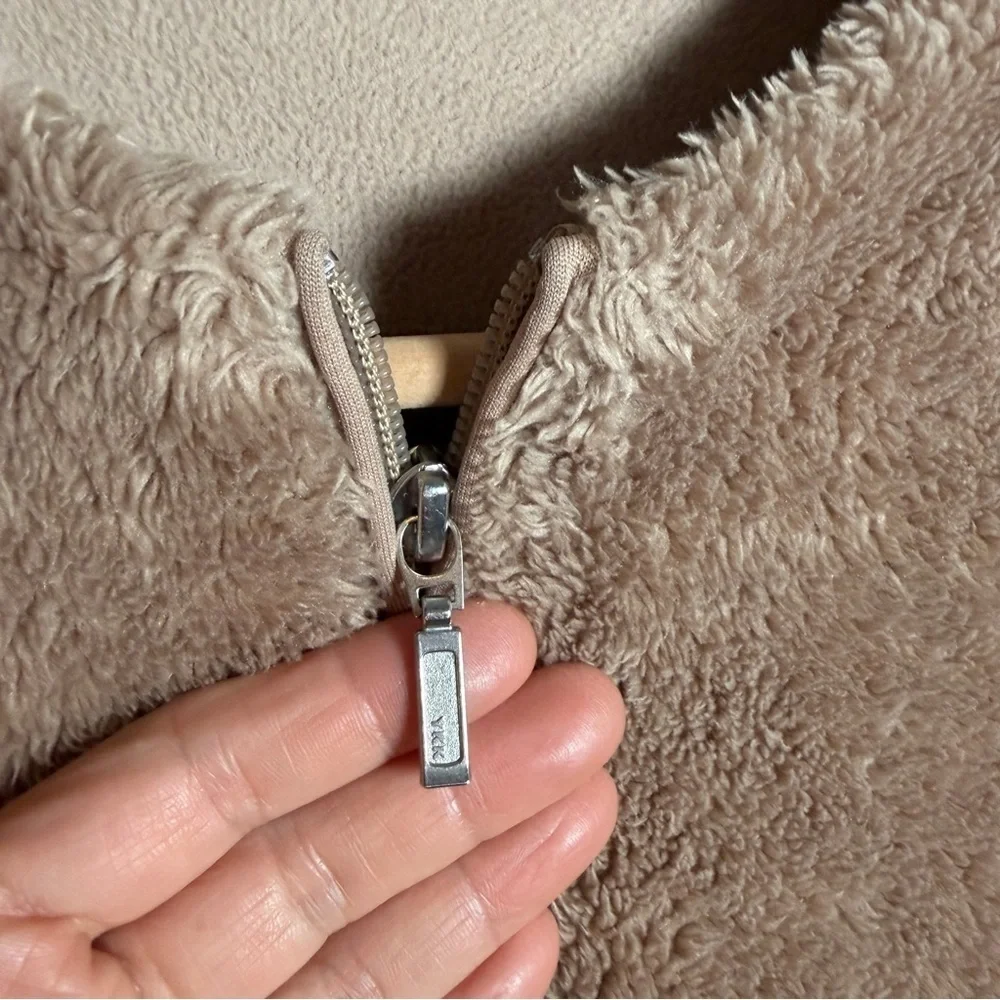 Uniqlo teddy small zip